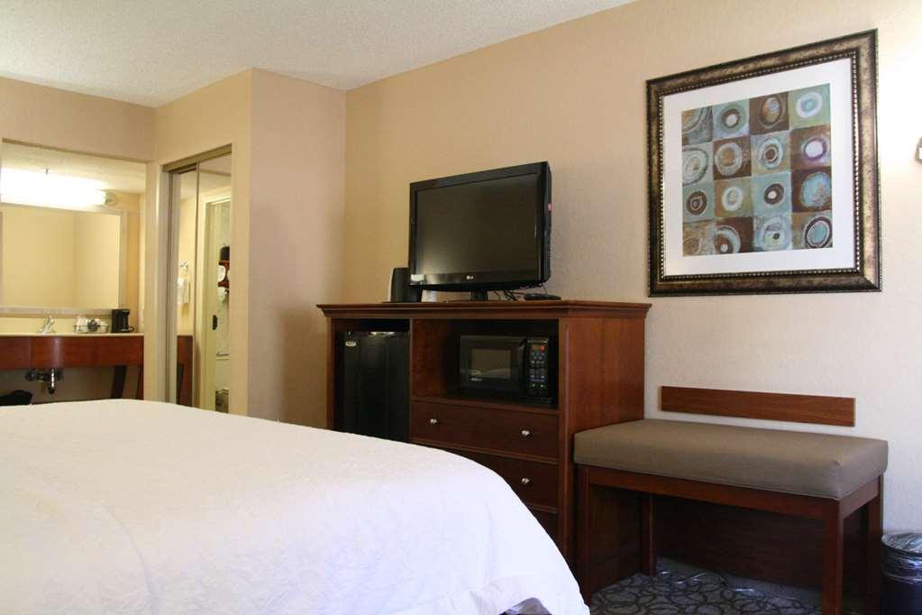 Hampton Inn Gainesville Room photo