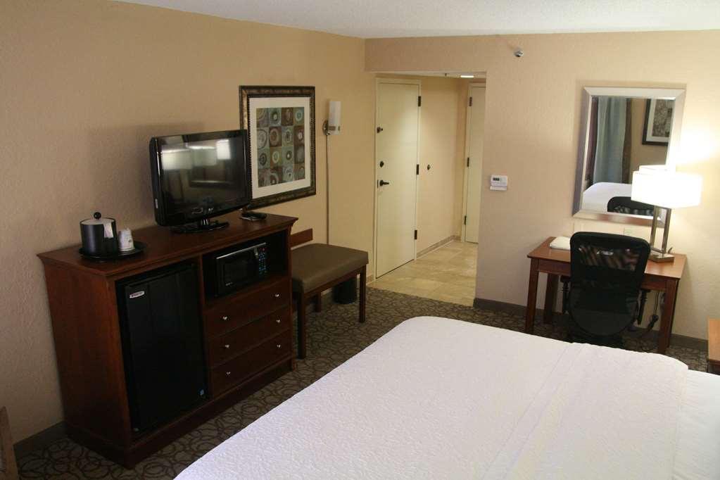 Hampton Inn Gainesville Room photo