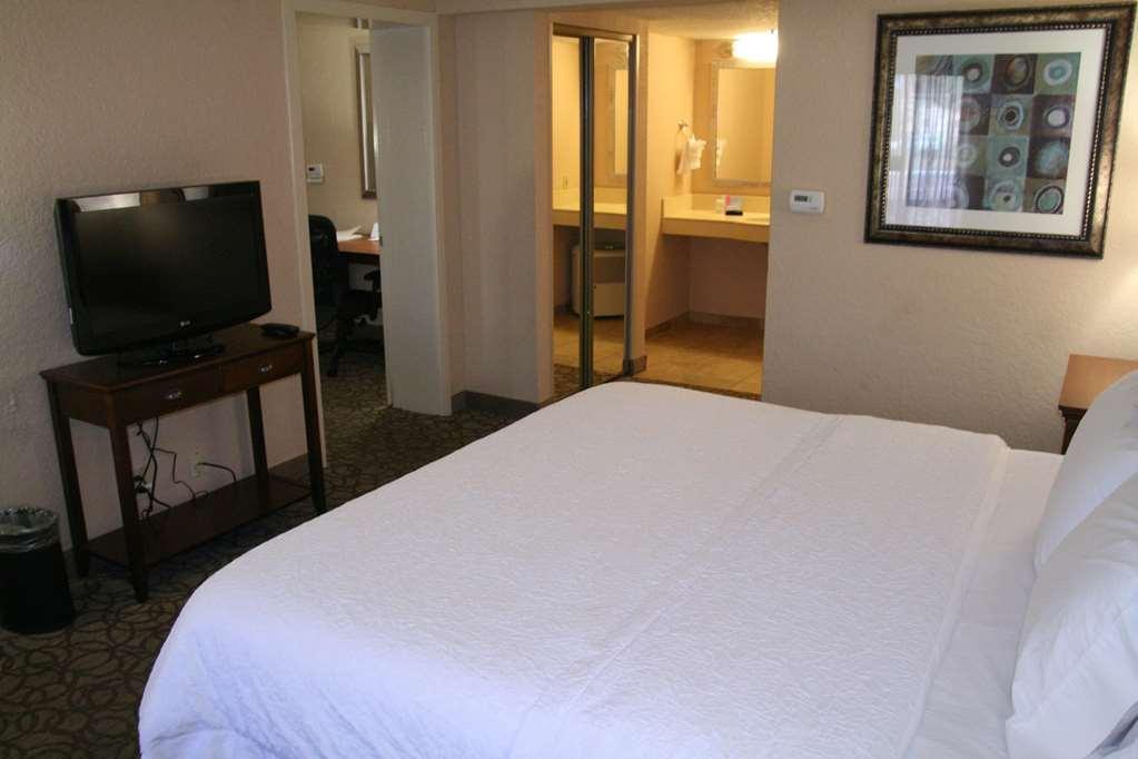 Hampton Inn Gainesville Room photo