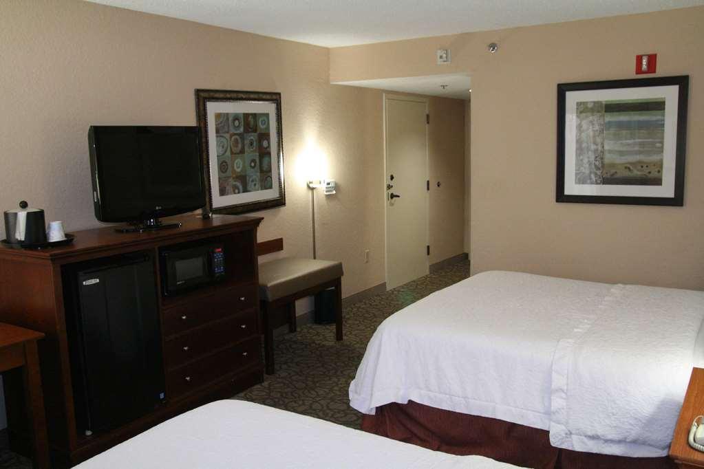 Hampton Inn Gainesville Room photo